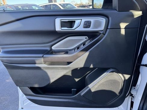 Used 2020 Ford Explorer Platinum w/ Premium Technology Package image 15