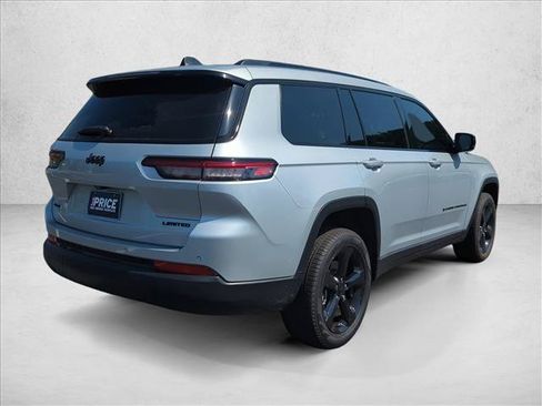 Used 2025 Jeep Grand Cherokee L Limited w/ Black Appearance Package AWD/4WD image 5