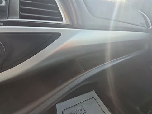 Used 2019 Toyota Highlander XLE AWD/4WD image 37
