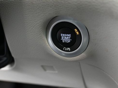 Used 2023 Chrysler Pacifica Limited image 43