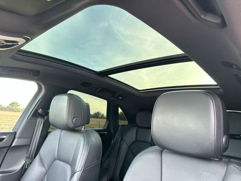 Used 2024 Porsche Macan image 20