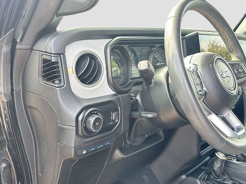 Used 2024 Jeep Wrangler Unlimited Sahara AWD/4WD image 10