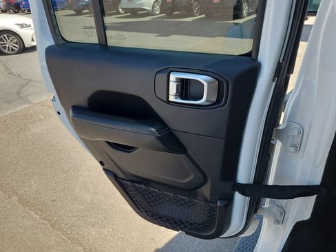 Used 2018 Jeep Wrangler Unlimited Sahara w/ Uconnect 4C Nav & Sound Group AWD/4WD image 26
