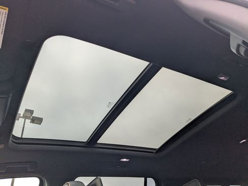 Certified 2022 GMC Yukon XL SLT w/ SLT Premium Package image 15