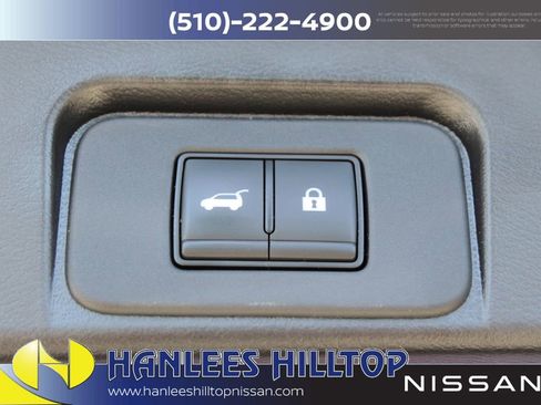 Used 2023 Nissan Rogue SL w/ SL Premium Package image 11