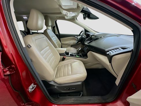 Used 2019 Ford Escape Titanium AWD/4WD image 34