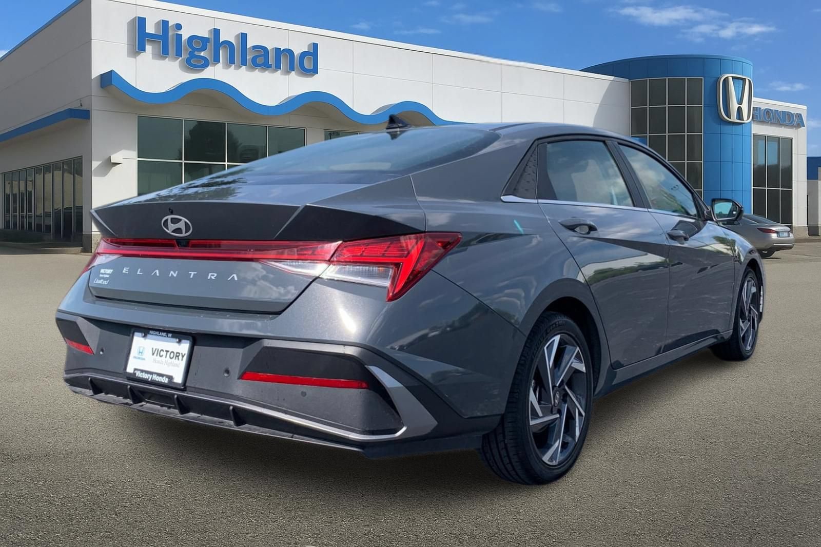 Used 2024 Hyundai Elantra Limited FWD image 5