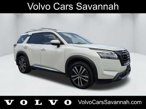 Used 2023 Nissan Pathfinder Platinum w/ Black Appearance Package AWD/4WD image 1