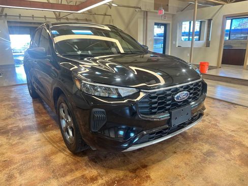 Used 2023 Ford Escape ST-Line image 3