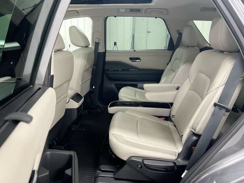 Used 2023 Nissan Pathfinder SL w/ SL Premium Package AWD/4WD image 24