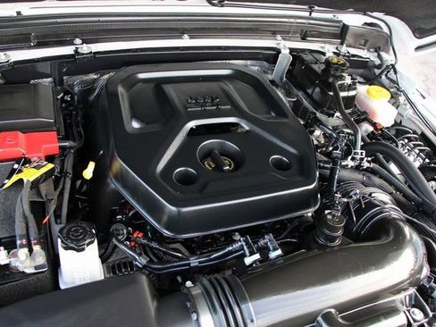 Used 2025 Jeep Wrangler Unlimited Rubicon image 34