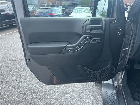 Used 2016 Jeep Wrangler Unlimited Sahara AWD/4WD image 10