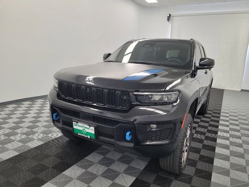 Used 2022 Jeep Grand Cherokee Trailhawk w/ Advanced Protech Group II AWD/4WD image 15