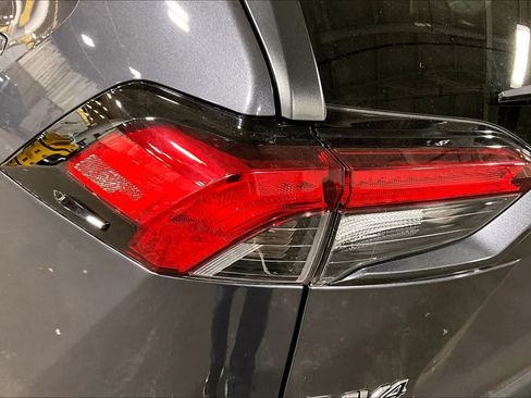 Used 2021 Toyota RAV4 XLE AWD/4WD image 29