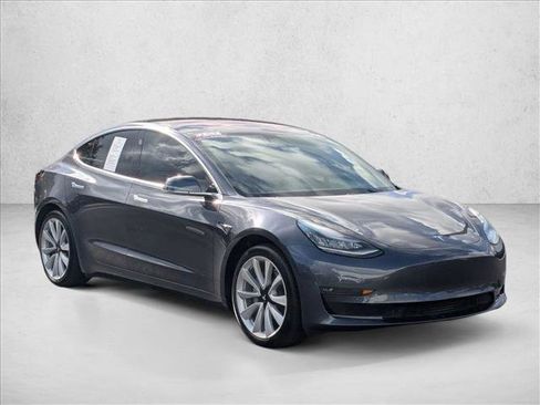 Used 2018 Tesla Model 3 Long Range image 3