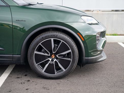 Certified 2025 Porsche Macan 4 Electric AWD/4WD image 9
