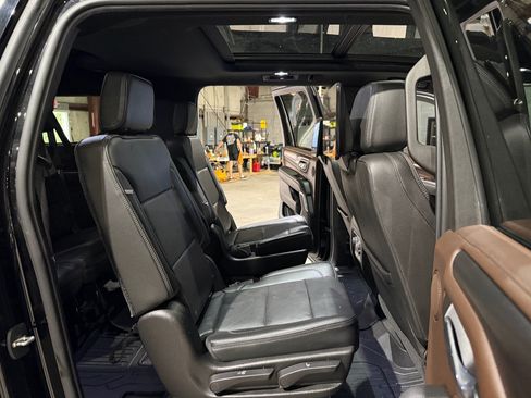 Used 2021 GMC Yukon XL Denali w/ Denali Ultimate Package AWD/4WD image 22