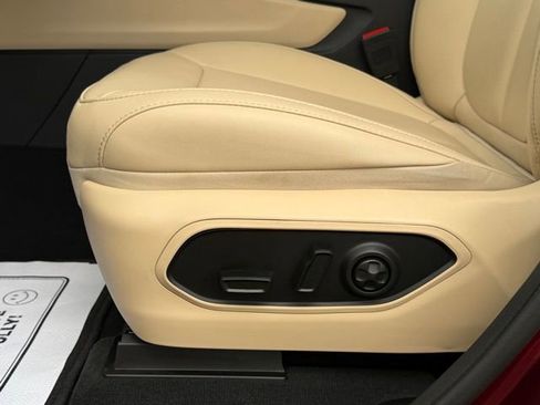 Used 2024 Jeep Grand Cherokee Limited image 14