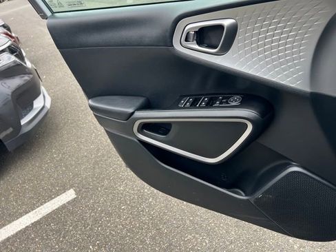 Used 2023 Kia Soul LX image 17