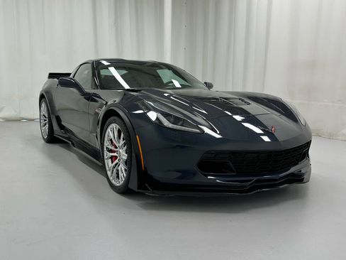 Used 2015 Chevrolet Corvette Z06 w/ Z07 Performance Package image 2