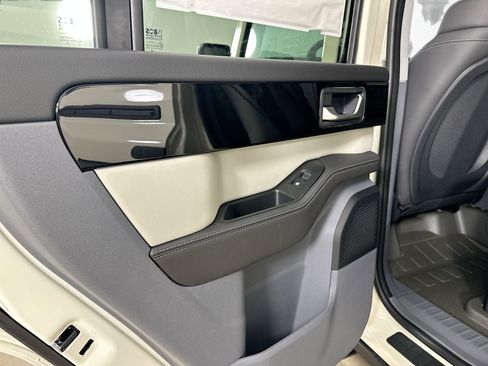 New 2025 INEOS Grenadier Fieldmaster Edition AWD/4WD image 36