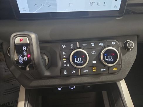 Used 2023 Land Rover Defender 90 X-Dynamic SE AWD/4WD image 14
