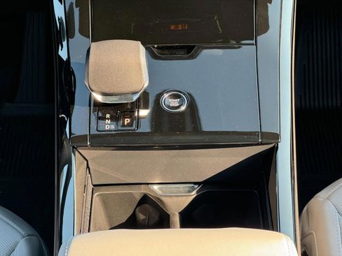 Used 2025 Land Rover Range Rover Sport SE image 15