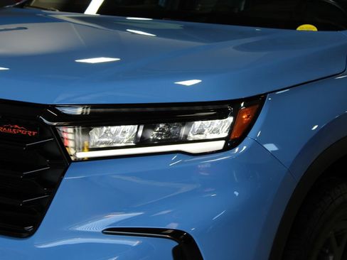 Certified 2025 Honda Pilot TrailSport image 2