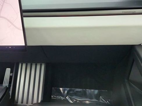 Used 2024 Tesla Cybertruck AWD Crew Cab image 34