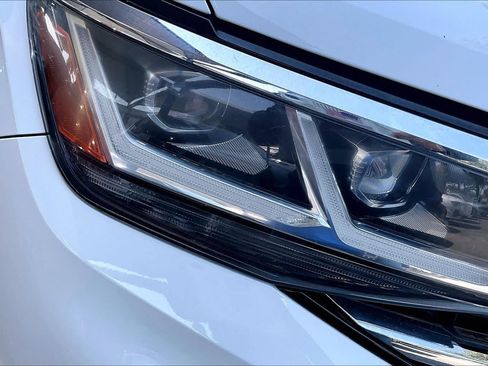 Certified 2023 Volkswagen Atlas Cross Sport SE w/ Panoramic Sunroof Package FWD image 28