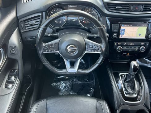 Used 2017 Nissan Rogue SL image 16
