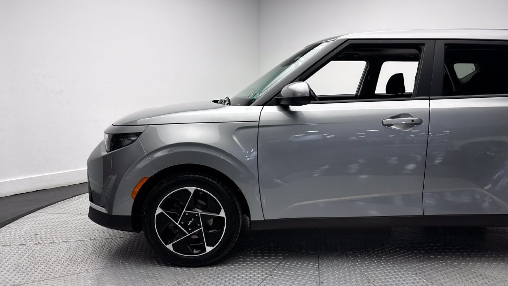 Used 2025 Kia Soul EX FWD image 5