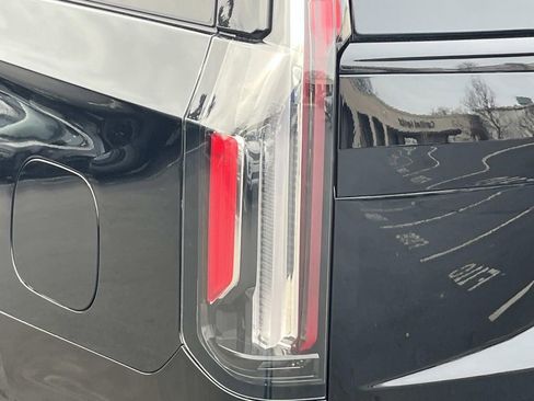 Used 2024 Cadillac Escalade Sport Platinum w/ LPO, ONYX Package image 10