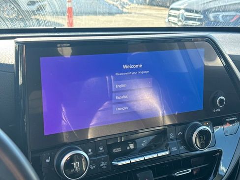 Used 2023 Toyota Highlander XLE image 25