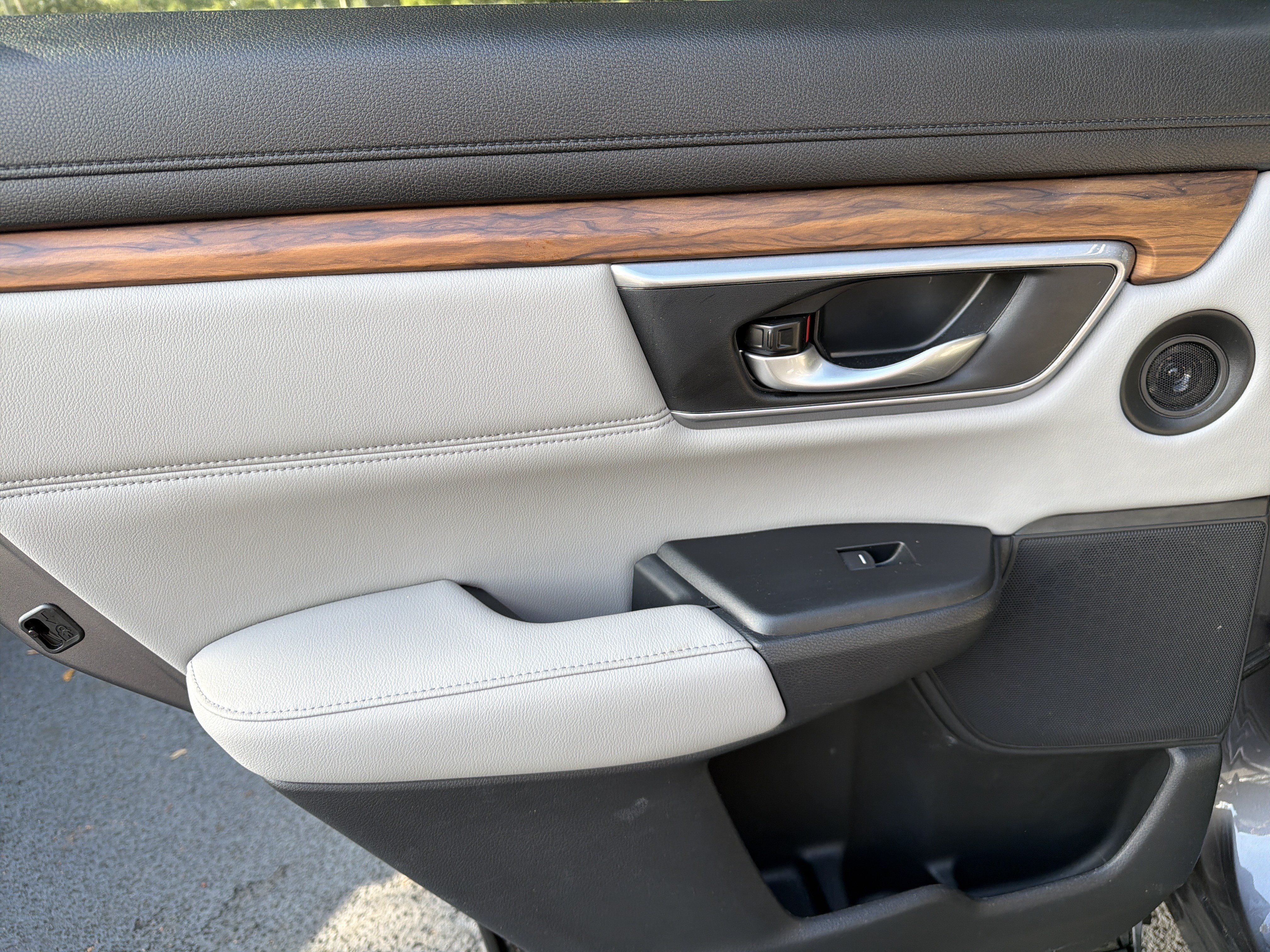 Used 2018 Honda CR-V Touring image 30