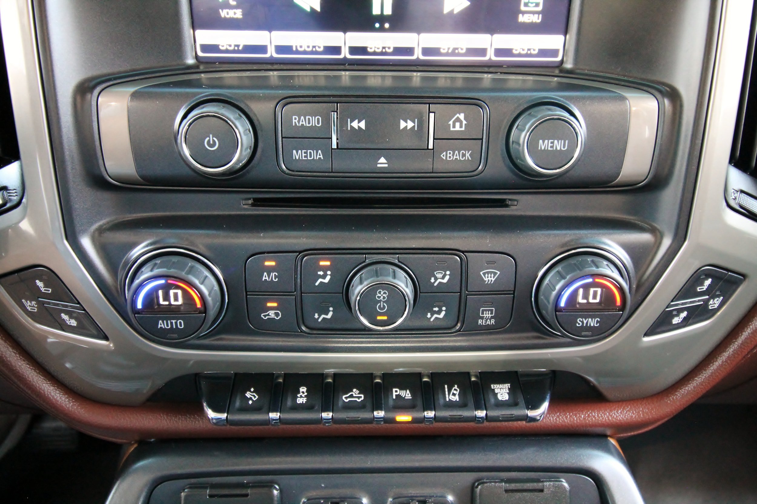 Used 2015 Chevrolet Silverado 2500 High Country w/ Duramax Plus Package AWD/4WD image 33