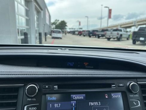 Used 2018 Toyota Highlander Limited FWD image 25