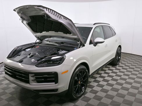 New 2026 Porsche Cayenne AWD/4WD image 32