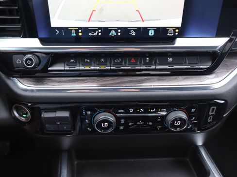 Used 2023 Chevrolet Silverado 1500 LTZ AWD/4WD image 29