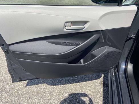 Used 2025 Toyota Corolla LE FWD image 14