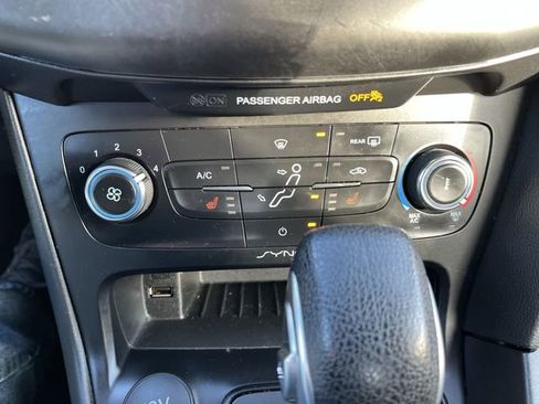 Used 2018 Ford Focus SE w/ Cold Weather Package image 18