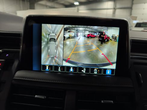 Used 2023 Chevrolet Tahoe High Country AWD/4WD image 15