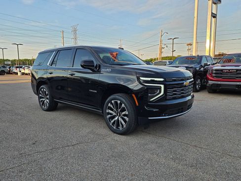 Used 2025 Chevrolet Tahoe High Country AWD/4WD image 8