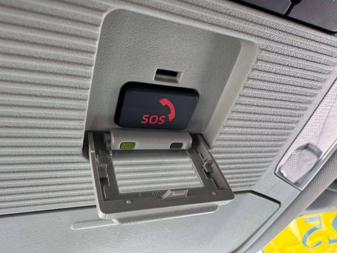 Used 2025 Toyota RAV4 XLE FWD image 35