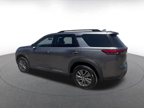 Used 2025 Nissan Pathfinder SV image 10