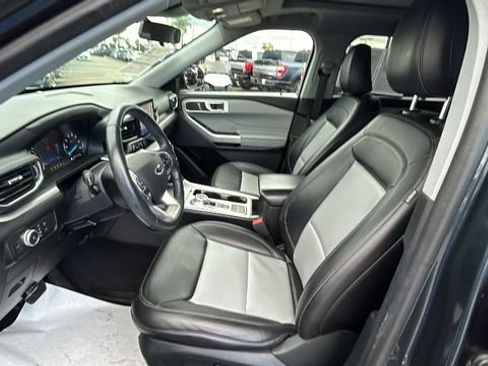 Certified 2022 Ford Explorer XLT w/ Equipment Group 202A image 19