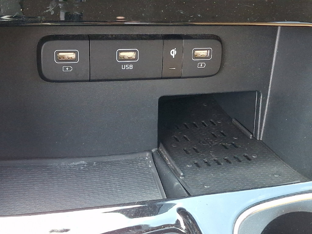 Certified 2024 Kia Carnival EX FWD image 29