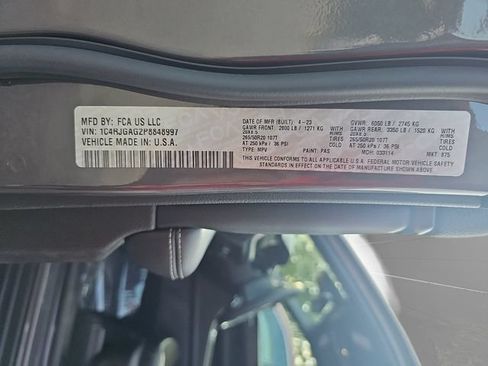 Used 2023 Jeep Grand Cherokee Altitude RWD image 30