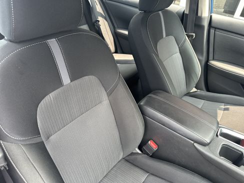 Used 2025 Nissan Sentra SV FWD image 18