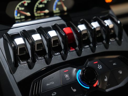 Used 2015 Lamborghini Huracan LP 610-4 image 38